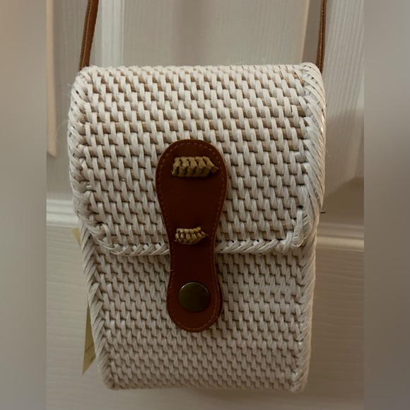 Ivory leather crossbody bag with drop-shaped detail